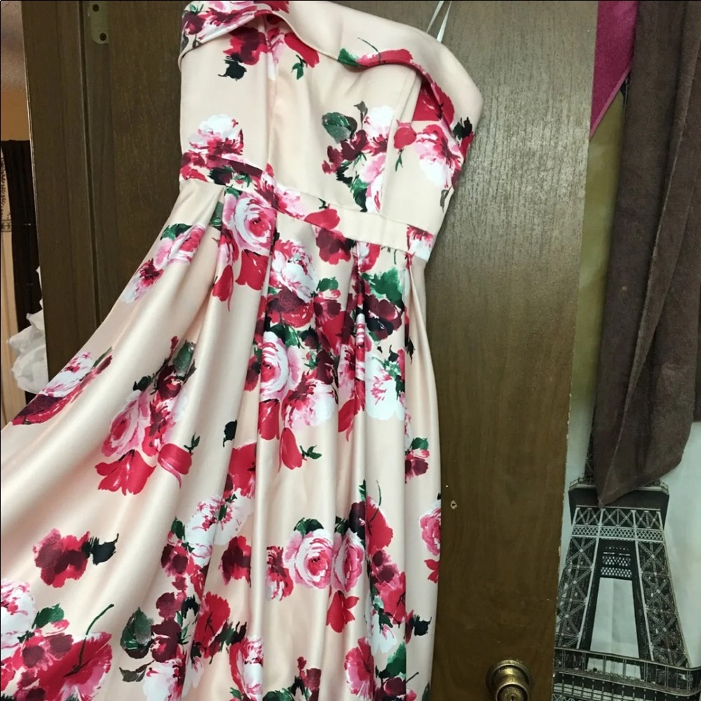 Dress - Picture 2 of 4